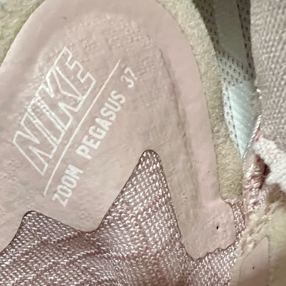 Nike Air Zoom Pegasus 37 Pink - Picture 13 of 14